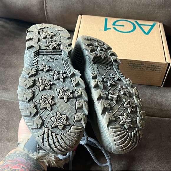 The North Face Kids' Fuchsia and Gray Snow Boots - Picture 7 of 8